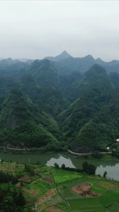 航拍连绵起伏山川丹霞地貌 视频