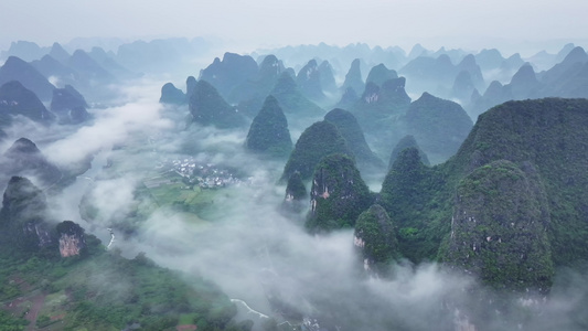 桂林山水阳朔遇龙河鸟瞰图群山云海云雾视频