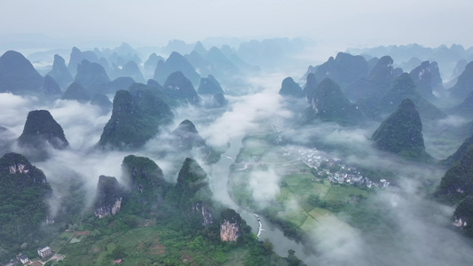 桂林山水阳朔遇龙河鸟瞰图群山云海云雾视频