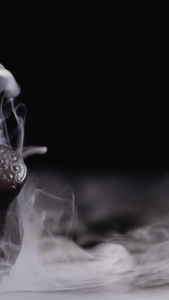 瓷器里烟雾缭绕的干冰视频