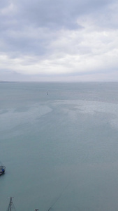 航拍一望无际蓝色海洋竖屏 视频