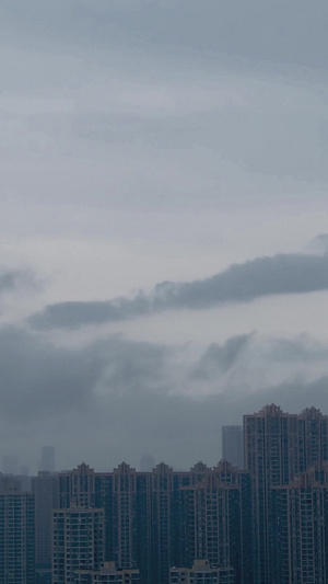 延时城市天空乌云云彩山雨欲来乌云密布雨后天空15秒视频