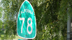 美国加利福尼亚州圣地亚哥县交汇处的高速公路入口标志11秒视频