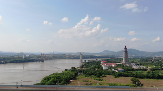 航拍江西赣州地标和谐钟楼赣州大桥视频