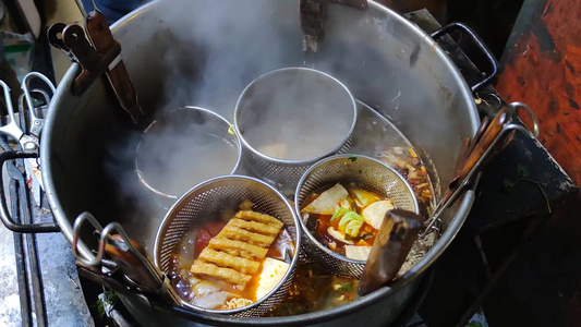 路边摊美食小吃麻辣烫实拍视频