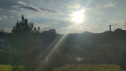 旅途火车窗外风景夕阳晚霞日落实拍视频