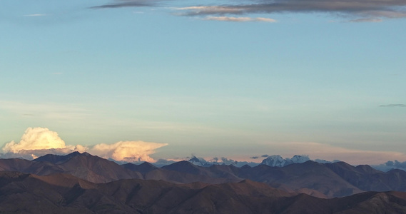 航拍西藏珠峰山脉晚霞风光视频