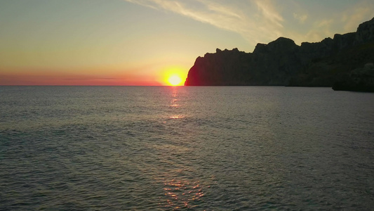 日落时的海角和海湾视频