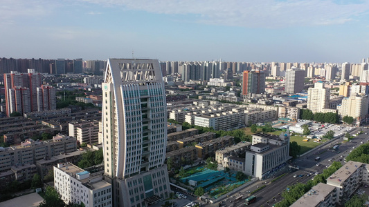 航拍郑州巨型树叶造型建筑城市天际线办公楼视频