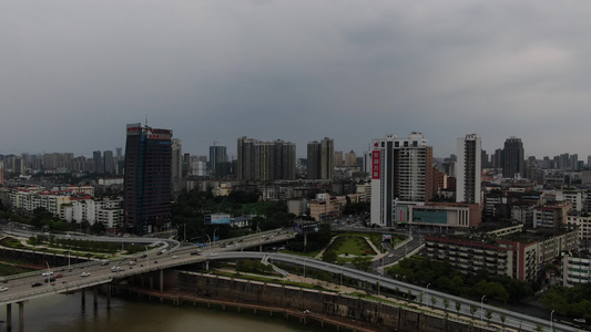 航拍城市暴雨来袭极端天气[偏激]视频