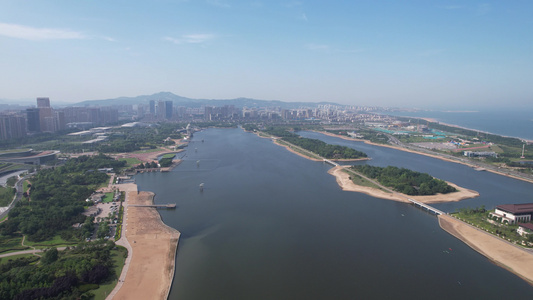 山东日照海边沿海城市建设航拍视频