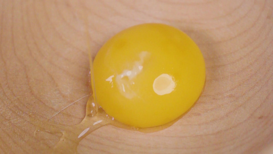 鸡蛋卷制作过程牛奶鸡蛋面粉拍摄[关键点]视频