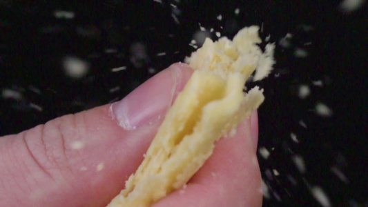 鸡蛋卷制作过程牛奶鸡蛋面粉拍摄[关键点]视频