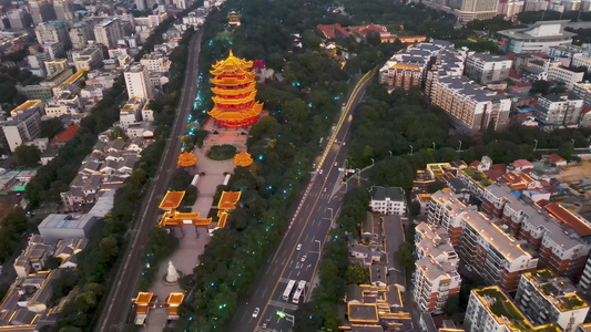 航拍华灯初上的城市夜景和黄鹤楼视频