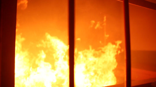 大火燃烧房屋视频