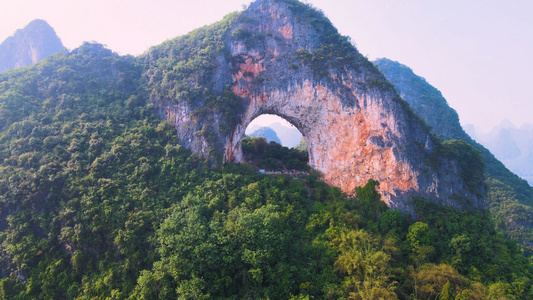 阳朔著名景点月亮山游客登山爬山风光航拍视频