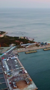 青岛海岸码头航拍天际线视频
