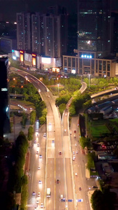 航拍城市主干道和立交桥交通夜景机动车视频