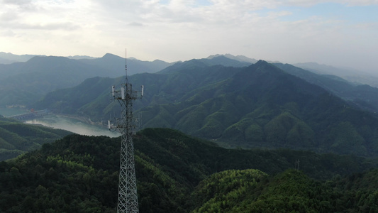 湖南大山中的5G信号塔航拍视频