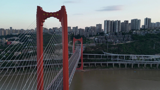 建设中的重庆红岩村嘉陵江大桥美景航拍视频