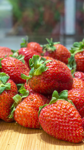 新鲜草莓水果4k实拍视频