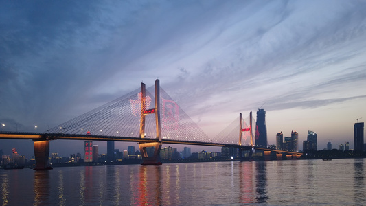 延时摄影日转夜风光城市武汉长江二桥灯光秀夜景视频