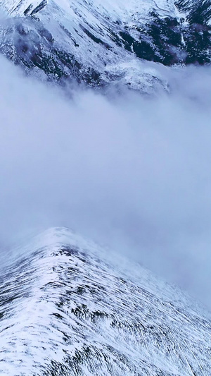 航拍无人机穿越云层拍摄无人机操作80秒视频