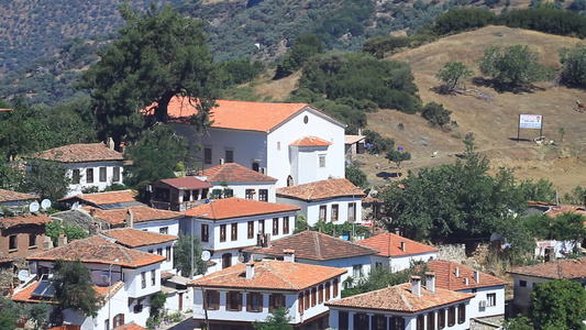 Anatolia的典型村庄房屋。 地震中的建筑反映了该地区的特征质地结构; 地区视频