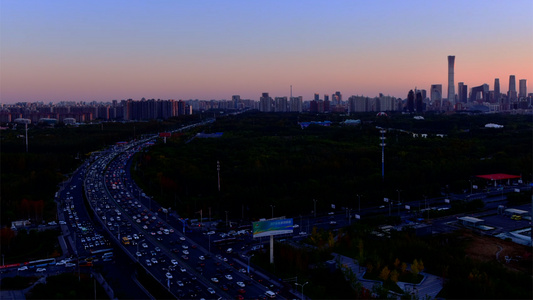 北京CBD四环外桥高峰期的车流延时视频
