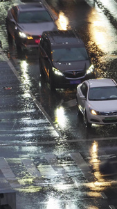 航拍城市雨天道路斑马线交通车流街景夜景素材汽车素材视频