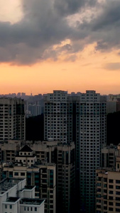日落时贵阳紧密的城市住宅楼盘延时素材视频