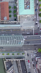 航拍城市错综复杂的立交桥和十字路口交通斑马线视频