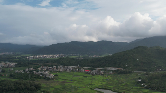 高空下的乡村航拍视频