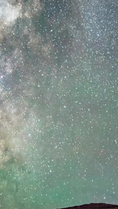延时西藏业拉山观景台夜景星空银河素材日月星辰视频