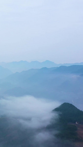 航拍仙境云雾缭绕大山深处喀斯特地貌地形诗意盎然视频