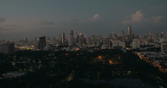 黄昏时的城市景色视频
