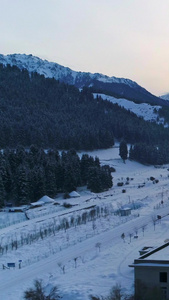 雪山脚下的村庄北疆雪景视频