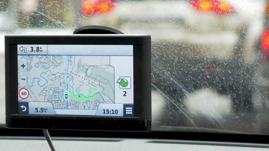 GPS 设备上路径的驱动程序视频