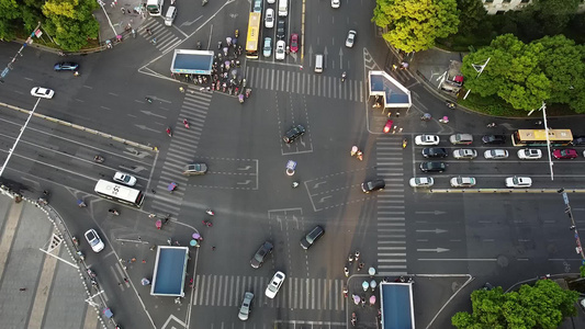 航拍城市交通十字路口车流[三叉路口]视频