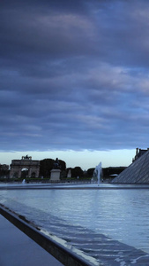 法国巴黎著名旅游景点卢浮宫清晨日出延时视频视频
