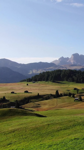 航拍意大利阿尔卑斯山区原生态田园风光视频