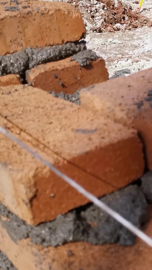 水泥工人砌墙29秒视频
