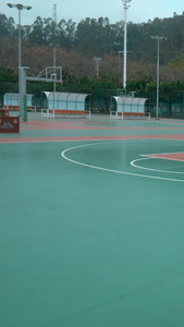 清晨的篮球操场视频