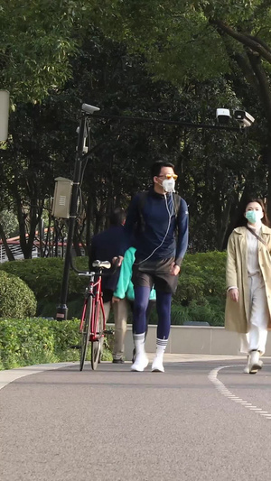 上海市民滨江骑行散步48秒视频