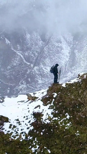 攀登雪山视频