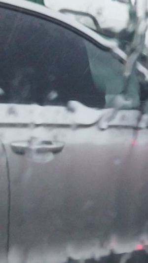下雨天汽车雨刮器 慢镜头94秒视频