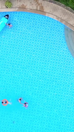 航拍露天游泳池53秒视频