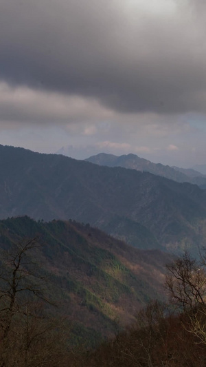 秦岭山峰云海延时28秒视频