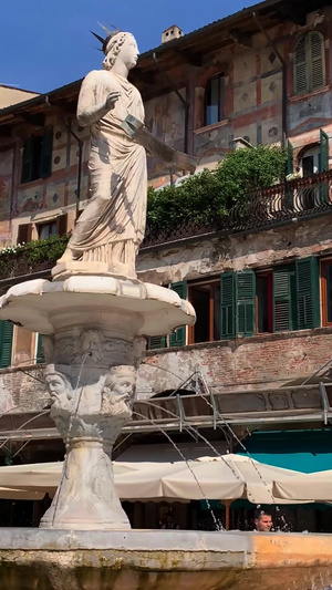 意大利著名旅游城市维罗纳老城香草广场实拍视频合集50秒视频