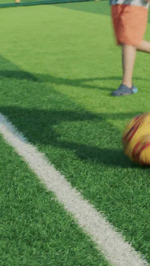 踢足球慢动作34秒视频